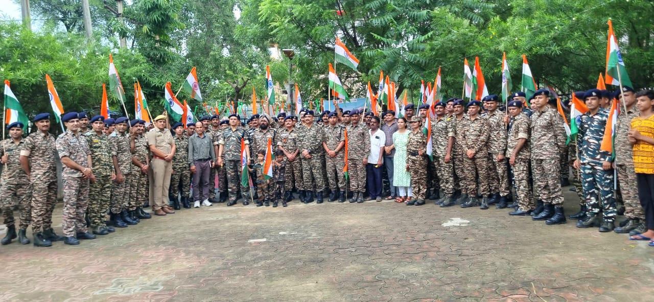   हर घर तिरंगा कार्यक्रम के अन्तर्गत ग्राम नायला में राजस्थान सेक्टर द्वारा बाइक रैली एवं रोड मार्च का आयोजन किया गया तथा उप महानिरीक्षक श्री सुरेश शर्मा द्वारा झण्डा एवं फल वितरण भी किया गया।